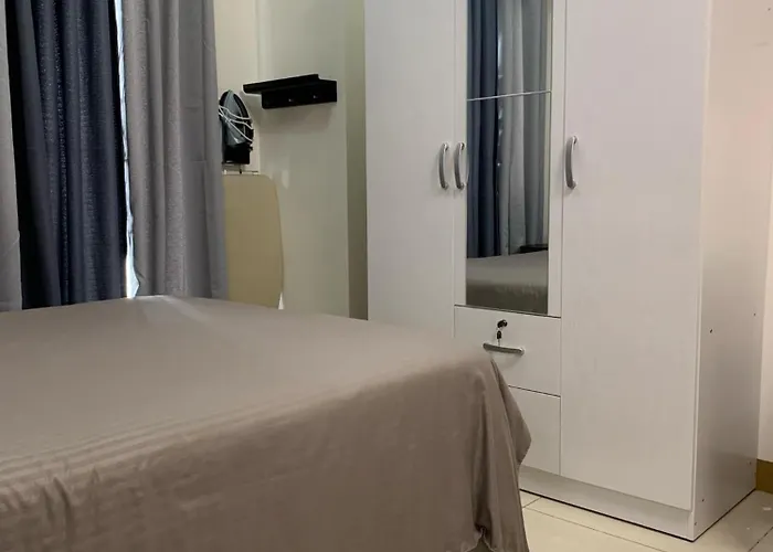 Comfy Near Southmall Pinas Appartement Manilla